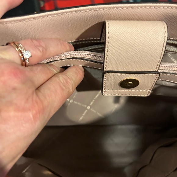 Beautiful Blush Pink Michael Kors Tote - Picture 4 of 12
